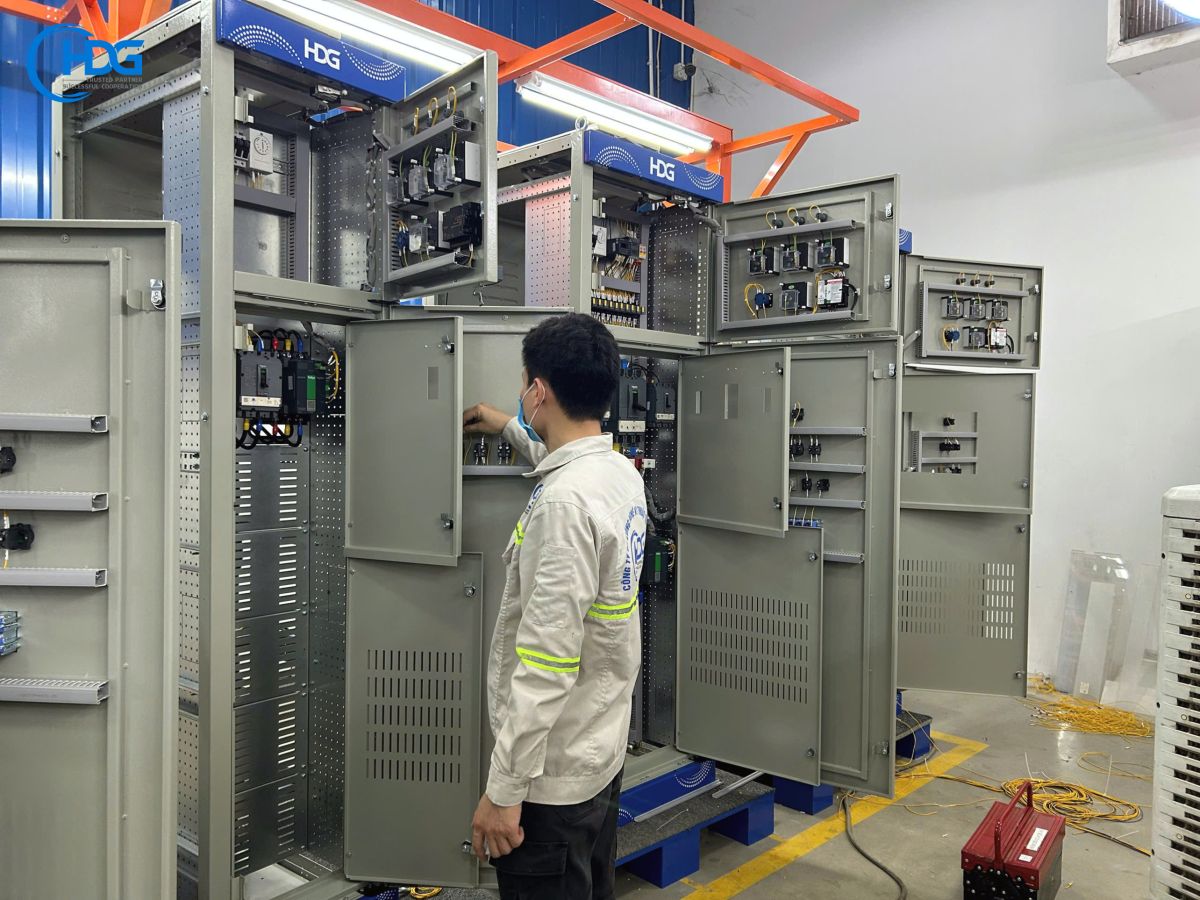 C&Ocirc;NG T&Aacute;C KIỂM TRA, LẮP R&Aacute;P TỦ ĐIỆN