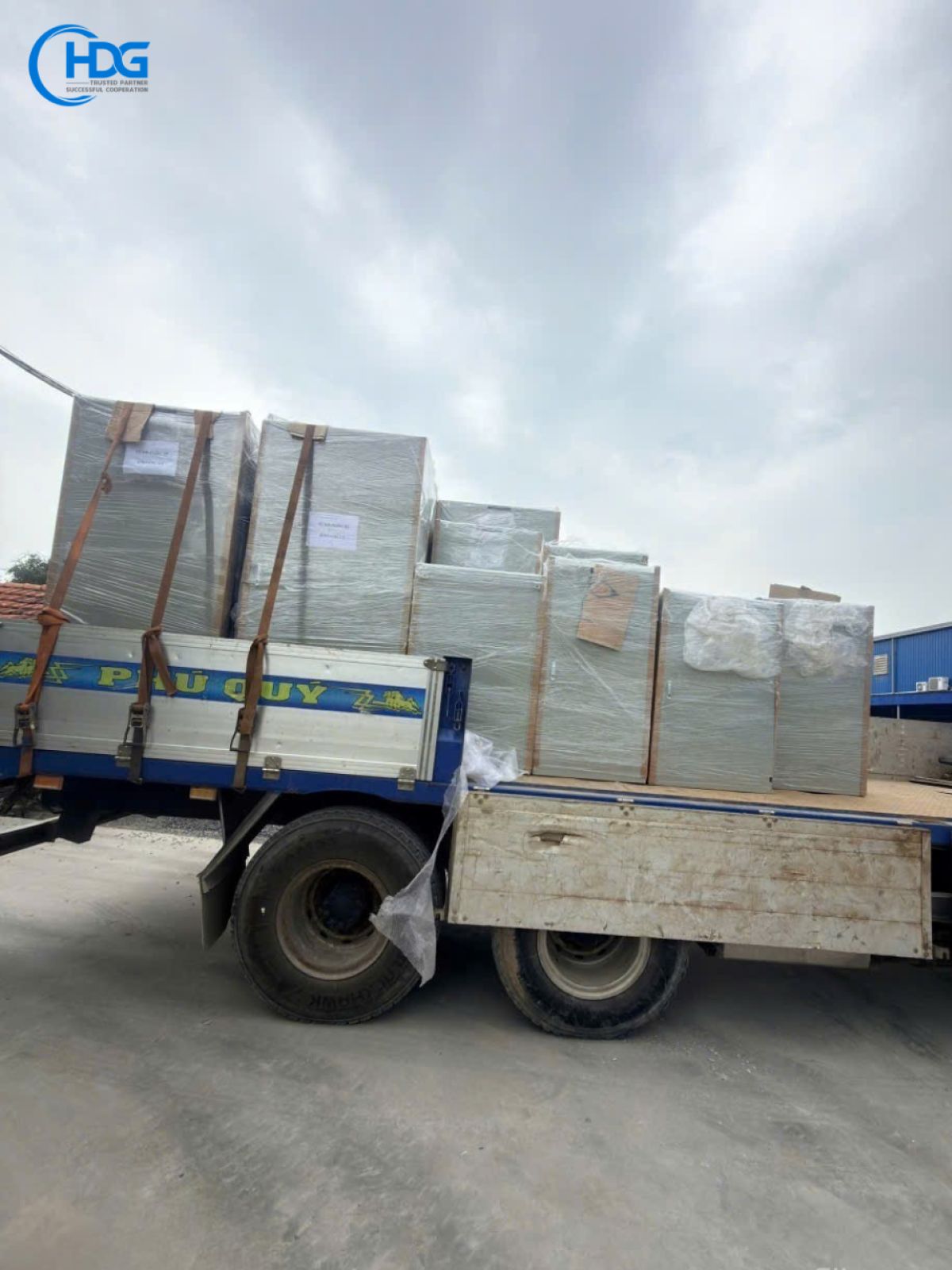 Những chuyến xe rời nh&agrave; m&aacute;y mỗi ng&agrave;y tại HDG
